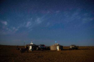 Chaque voyage dans le Gobi est récompensé par des étoiles brillantes et la voie lactée.