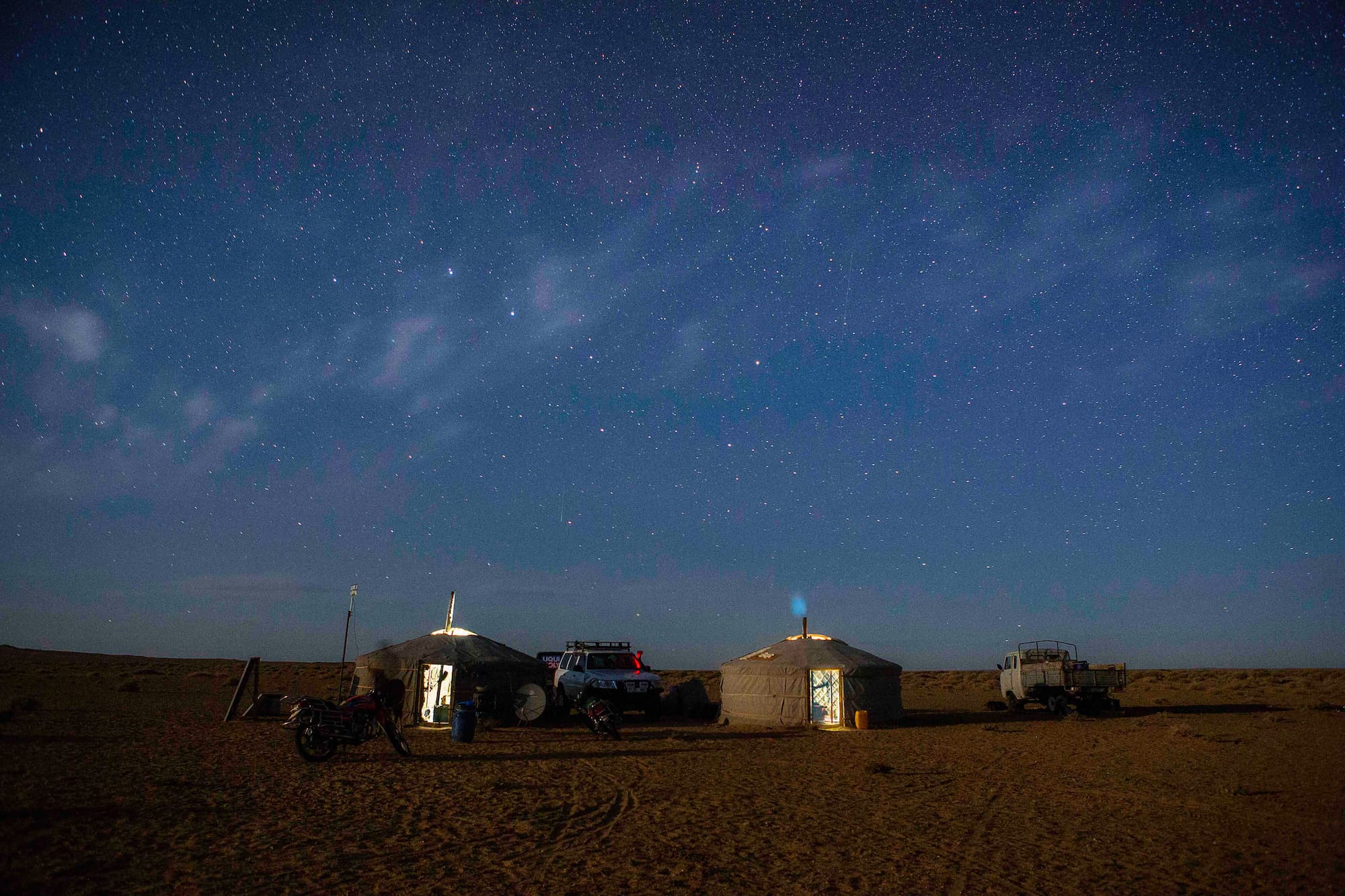 Chaque voyage dans le Gobi est récompensé par des étoiles brillantes et la voie lactée.
